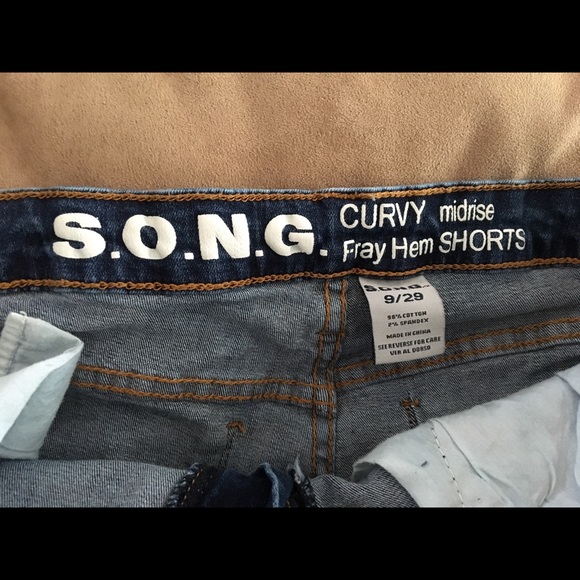 Shorts - Picture 3 of 5